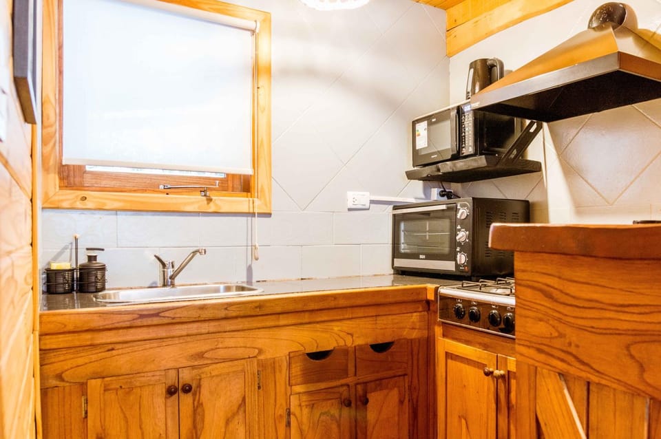 Kitchen or kitchenette, oven, kitchen