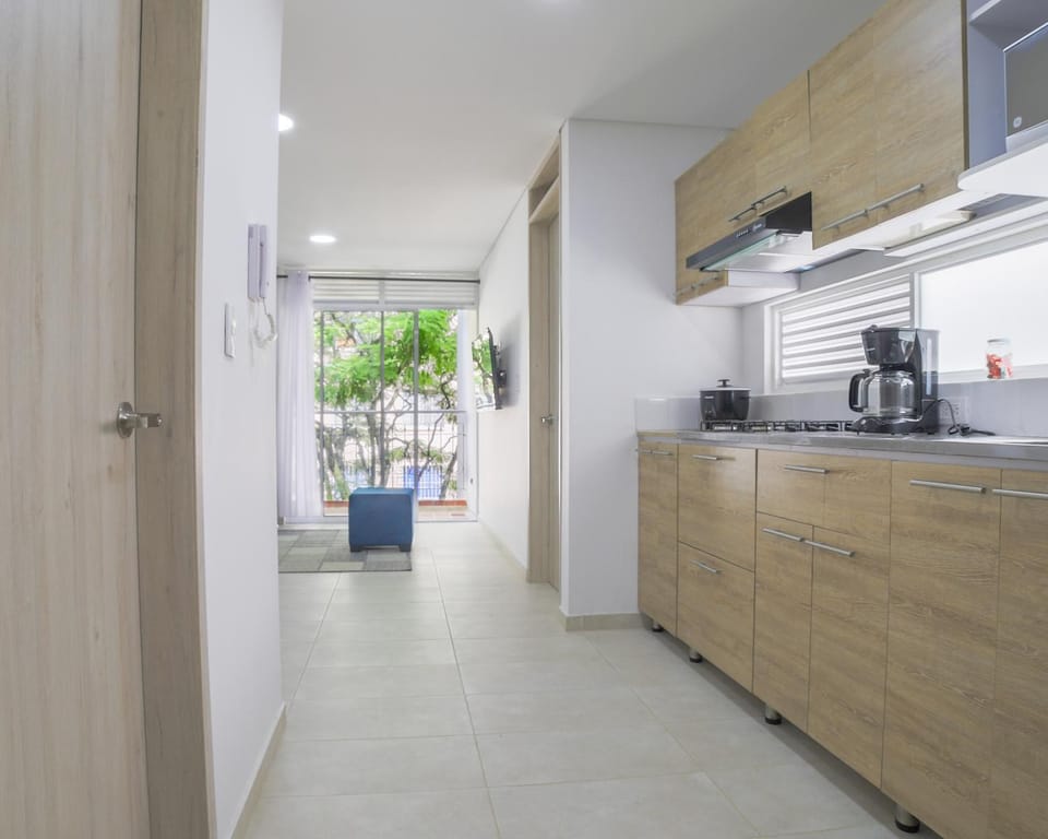 Kitchen or kitchenette, Dining area, minibar