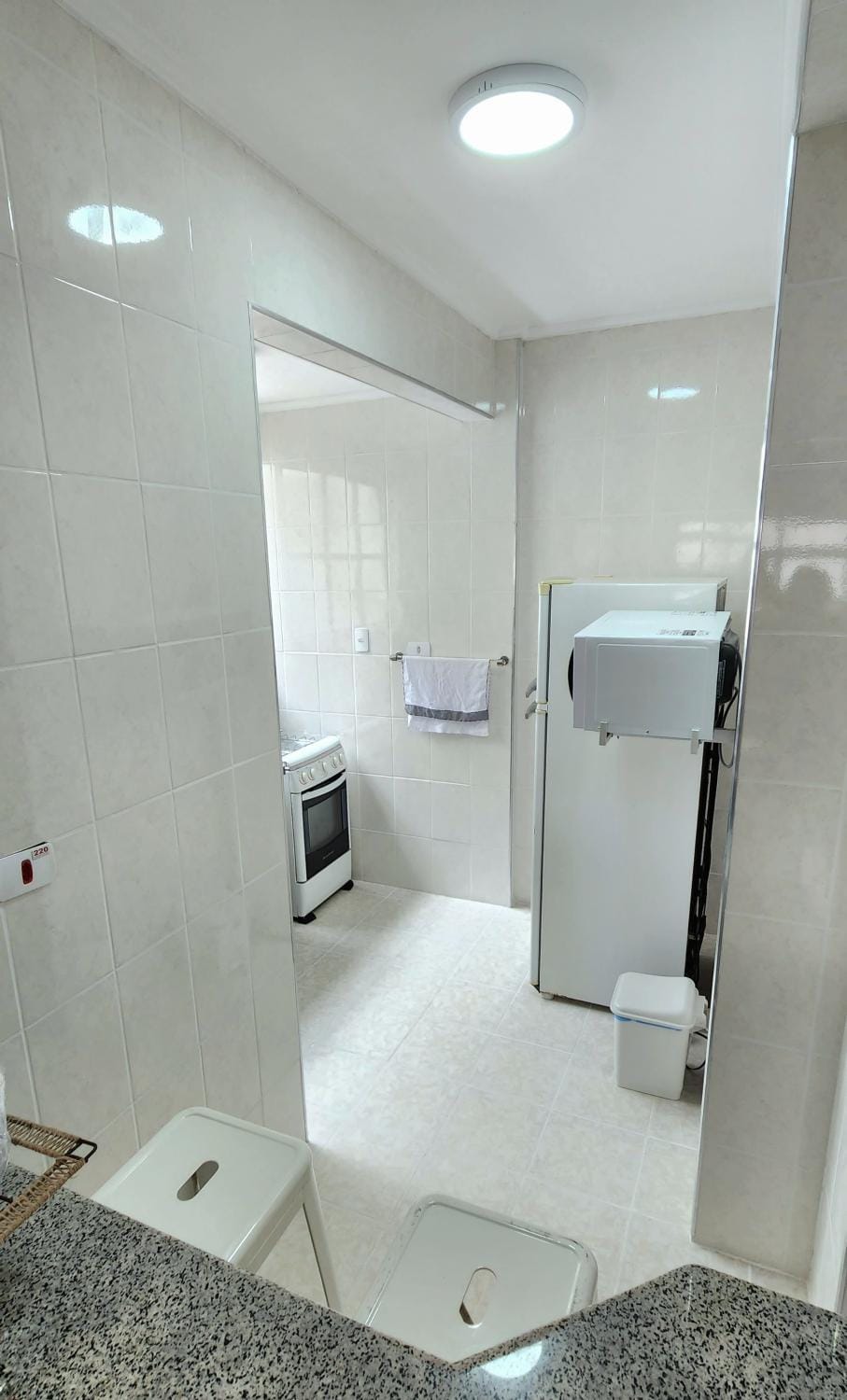 Kitchen or kitchenette, minibar