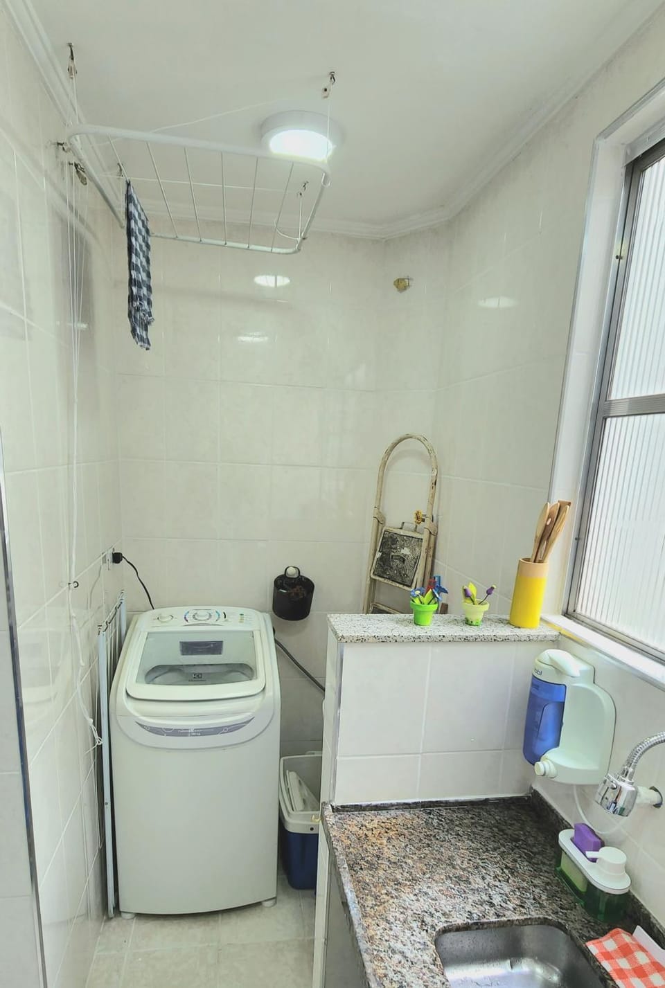 Kitchen or kitchenette, washing machine