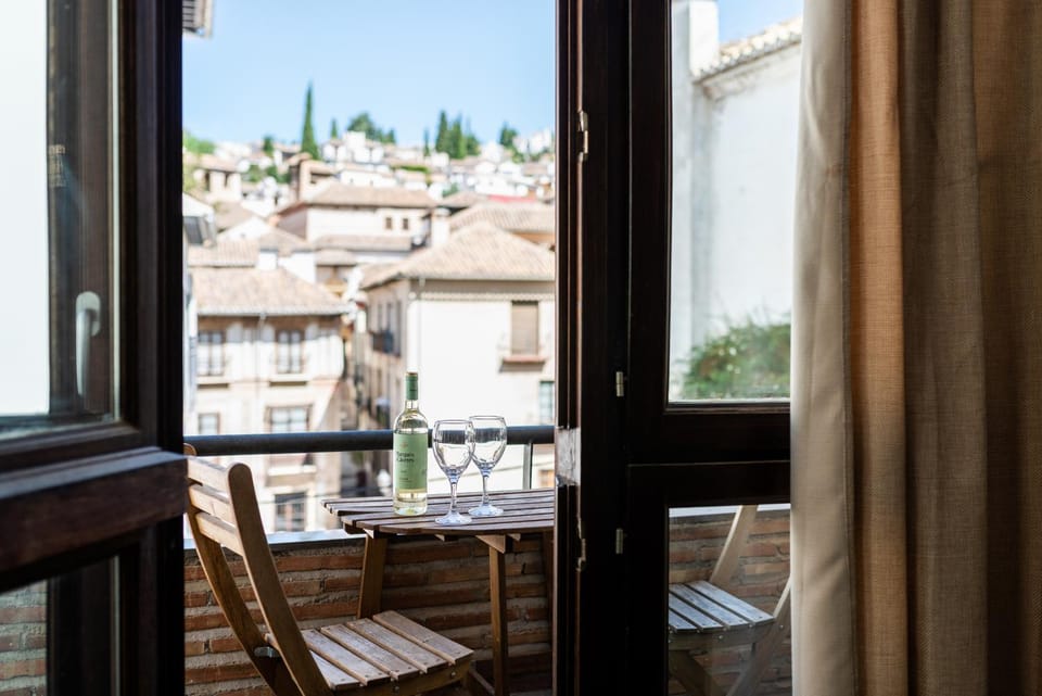 Cosy Flat w/ Beautiful Views and Cute Balcony Apartment in Granada