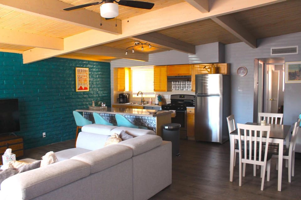 Kitchen or kitchenette, Living room