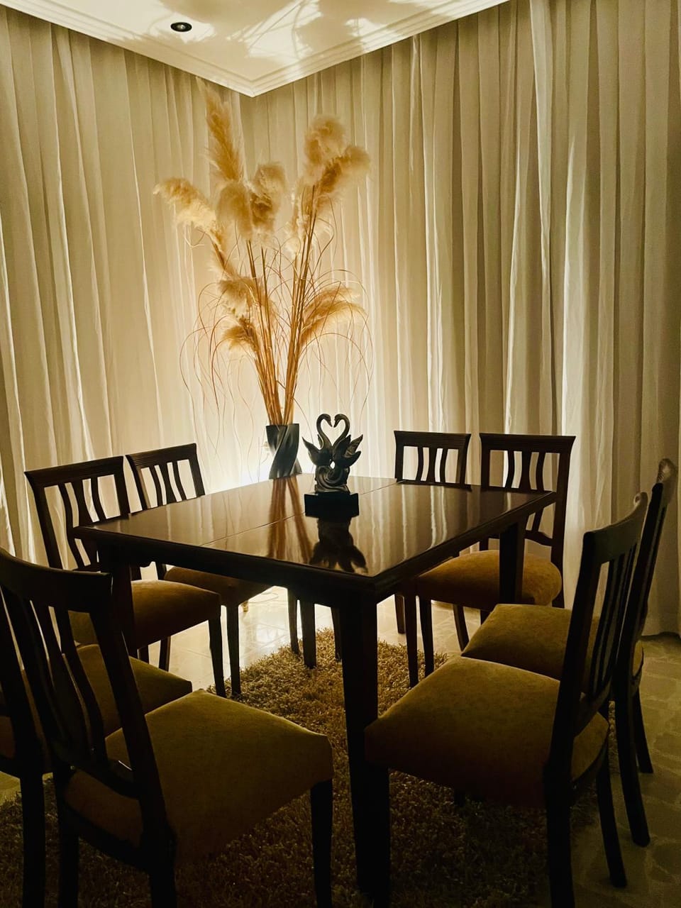 Dining area, Food
