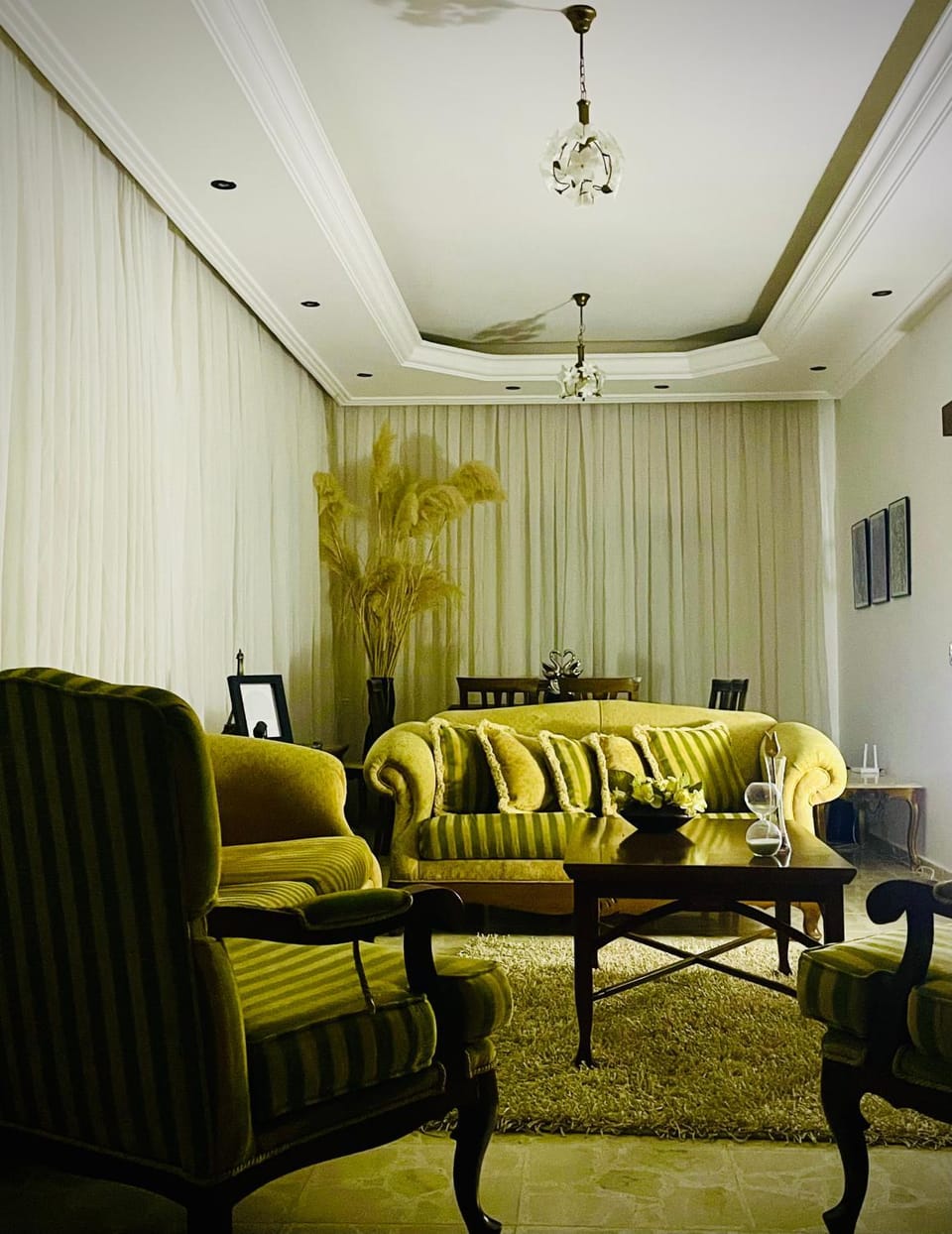 Living room, Seating area