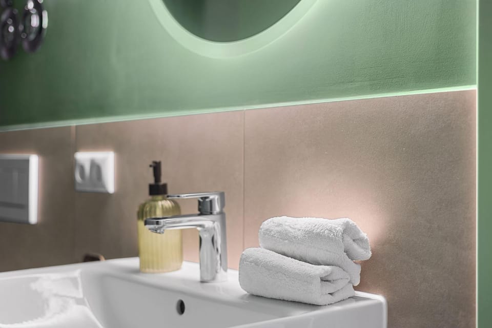 Bathroom, towels