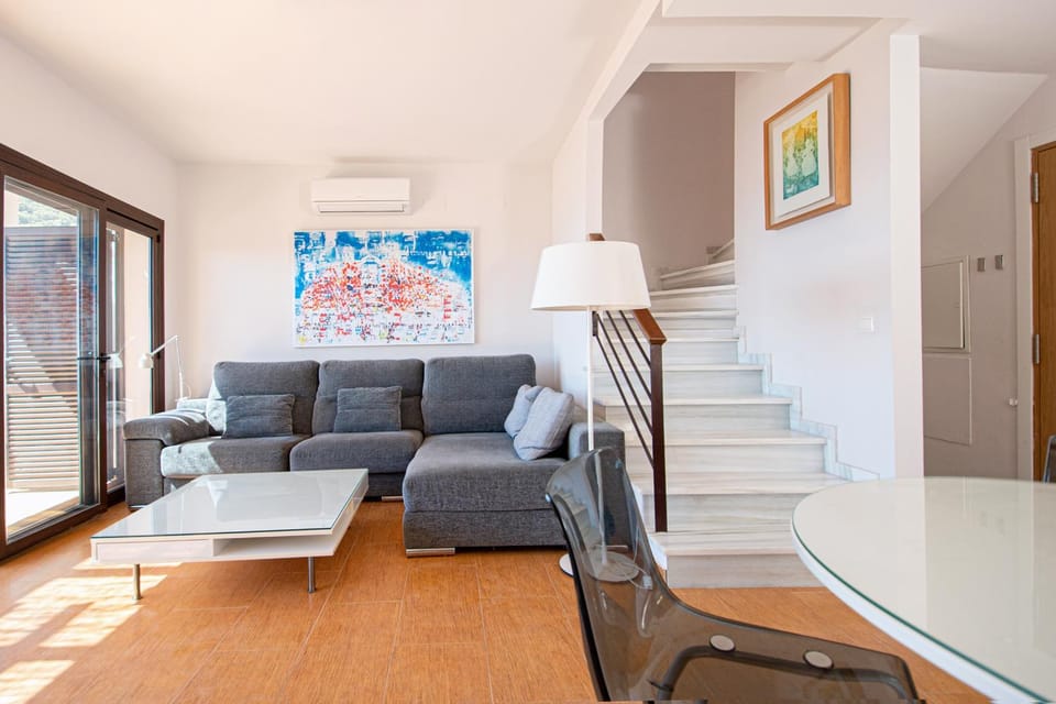 Living room, Seating area, air conditioner