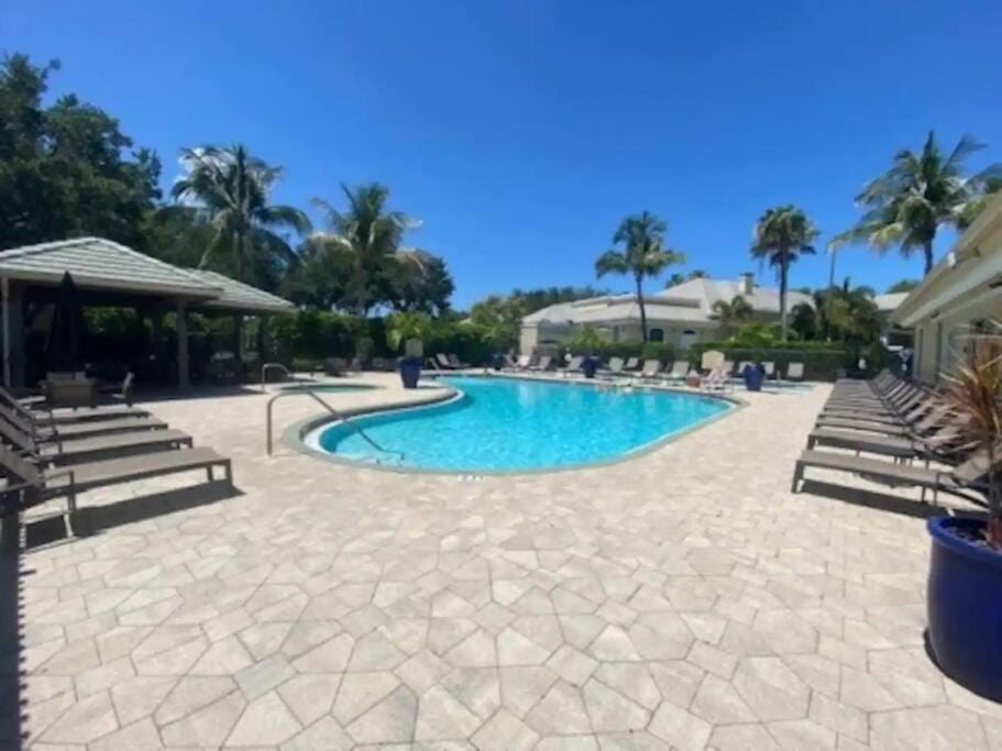 Hot Tub, Swimming pool
