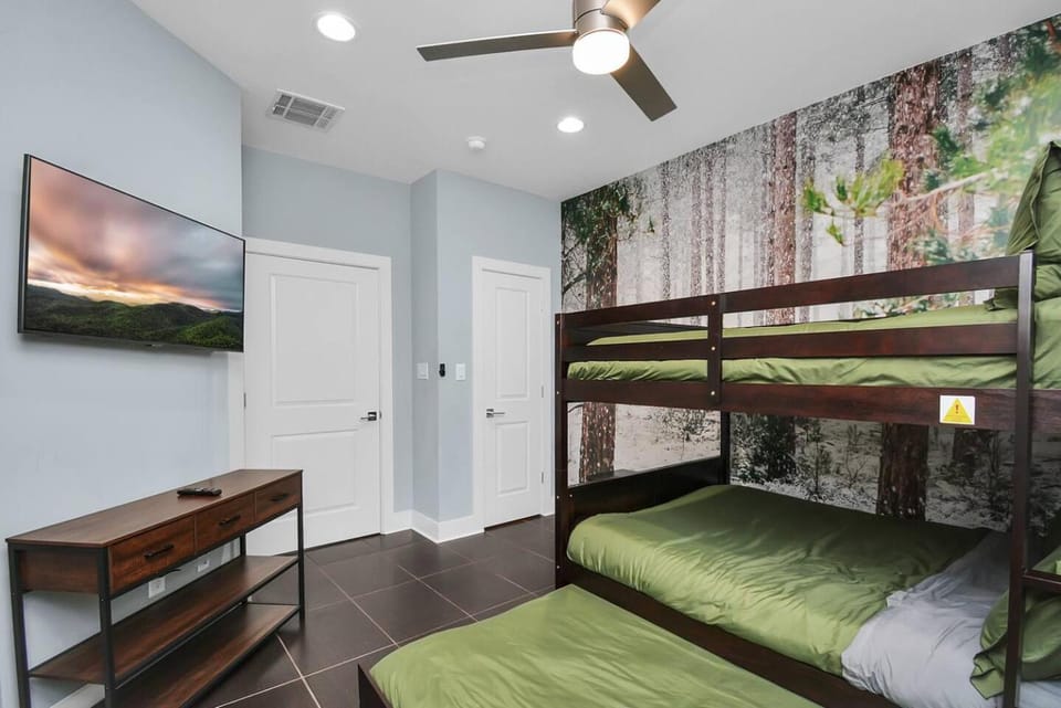Skyline Views - Sleeps 10 Home Near Downtown House in Houston
