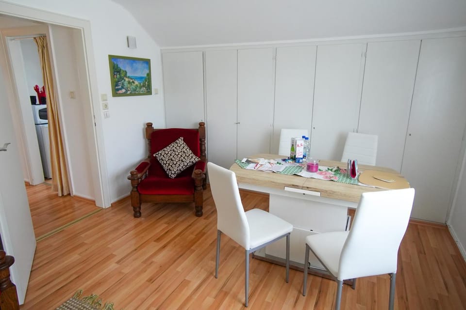 Living room, Seating area, Dining area