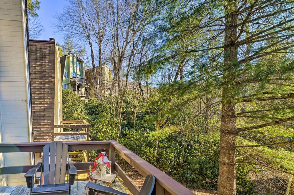 1 Mi to Sugar Mountain! Cozy Lodge-Style Condo House in Watauga