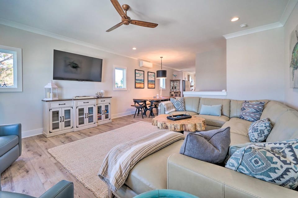 Modern Home w/ Rooftop Deck, Walk to Beach! House in Carolina Beach
