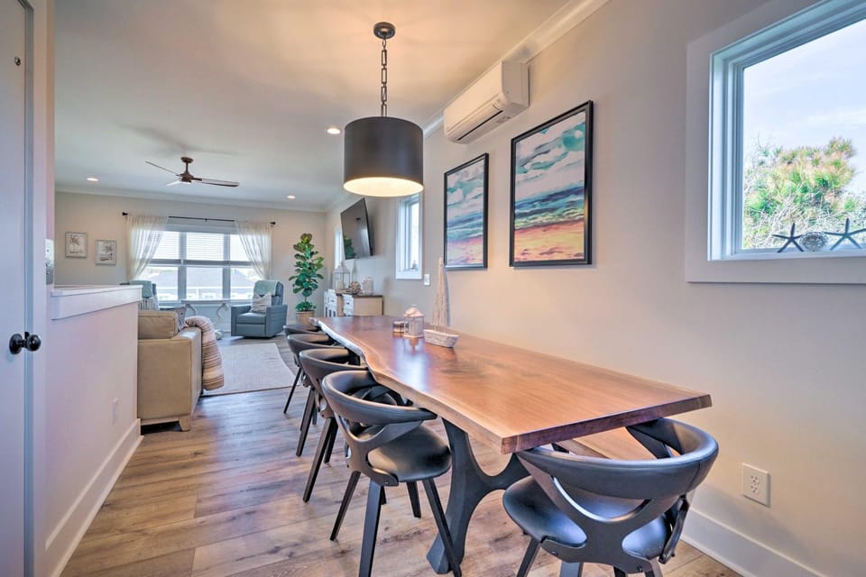 Modern Home w/ Rooftop Deck, Walk to Beach! House in Carolina Beach
