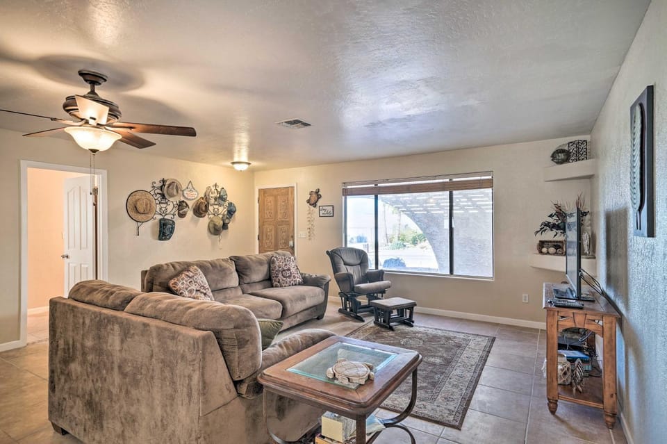 3 Mi to Lake Havasu: Home w/ Patio House in Lake Havasu City