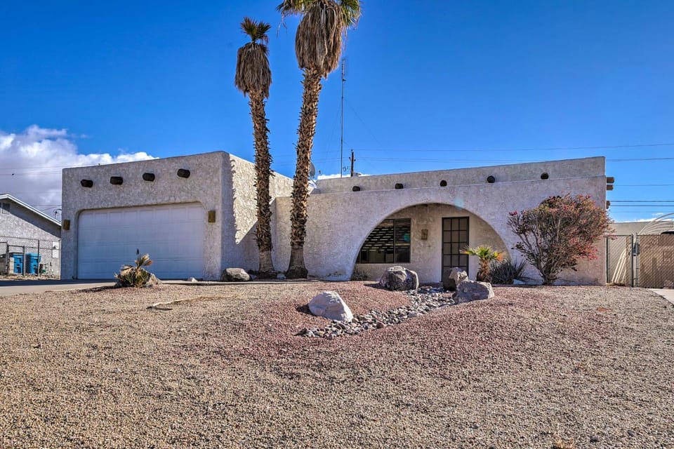 3 Mi to Lake Havasu: Home w/ Patio House in Lake Havasu City