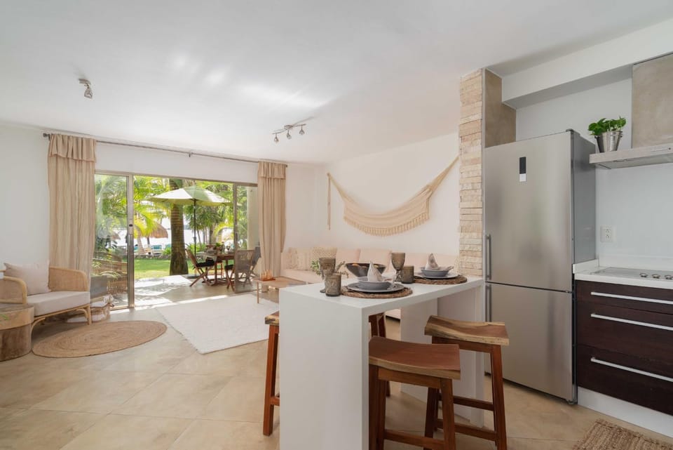 Balcony/Terrace, Kitchen or kitchenette, Living room, Dining area, Beach, Beach, Garden view, Sea view