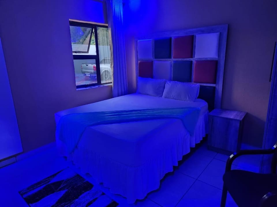 Francos guest lodge accommodation Bed and Breakfast in Gauteng