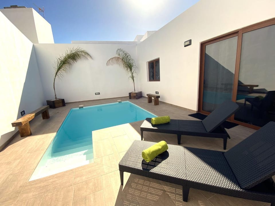 Swimming pool, Swimming pool, sunbed