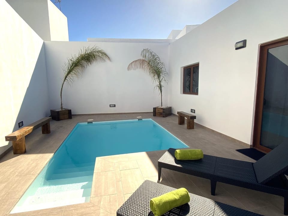 Swimming pool, Swimming pool