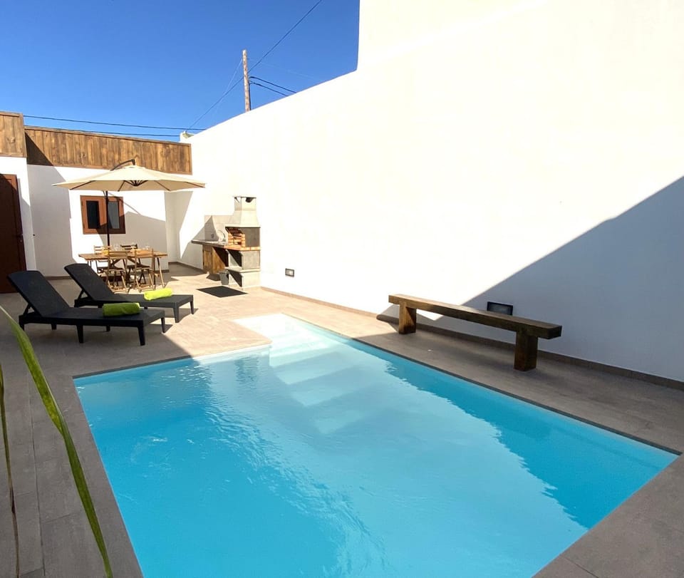 Swimming pool, Swimming pool