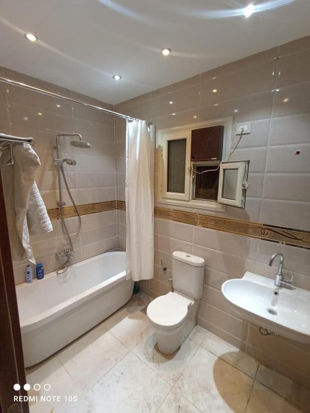 شقة مفروش ٣ غرف و٢ حمام سرايات المعادى Apartment in Cairo Governorate