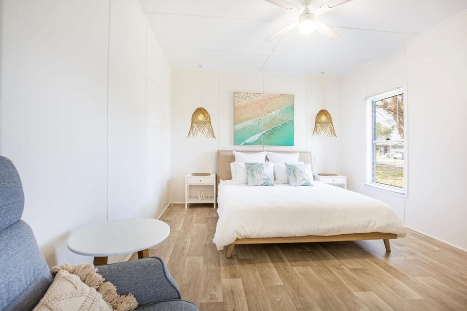 Idle Hours Pet Friendly 5 Mins Walk to Beach House in Culburra Beach