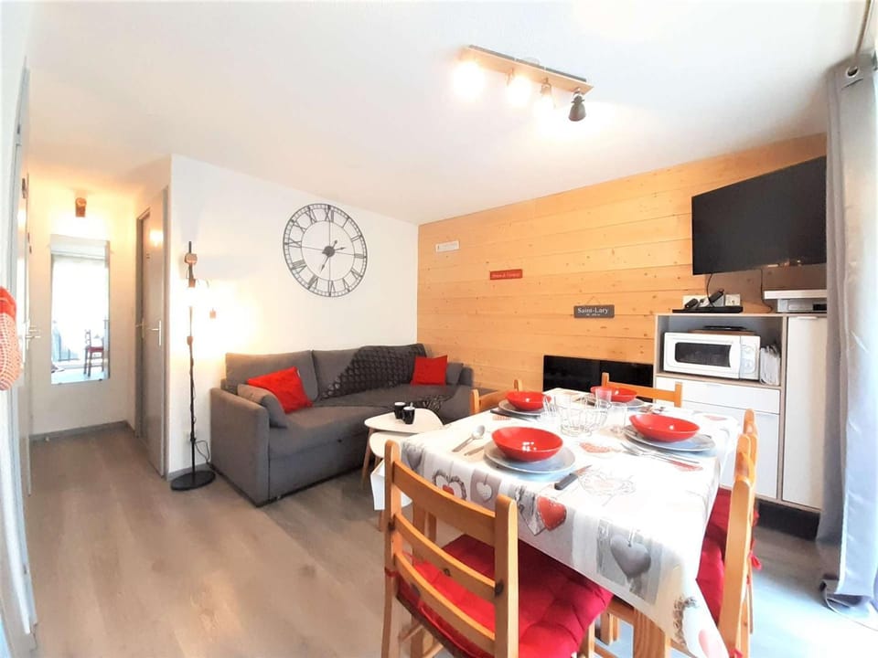 T3 6 pers à St-Lary-Soulan avec balcon, wifi et parking - FR-1-457-318 Apartment in Saint-Lary-Soulan