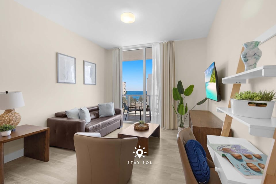 Spectacular Beach View - Amazing Rooftop Pool Apartment in Hollywood Beach