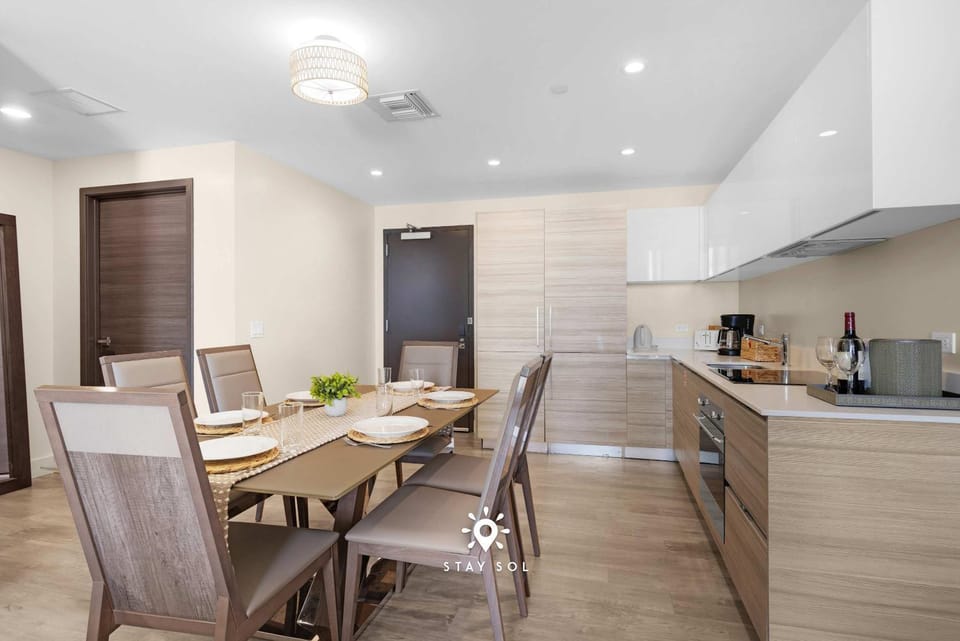 Spectacular Beach View - Amazing Rooftop Pool Apartment in Hollywood Beach