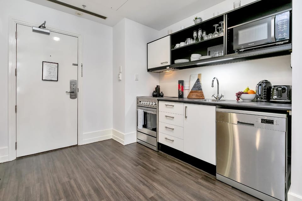 Coffee/tea facilities, Kitchen or kitchenette, dishwasher, oven, stove, toaster