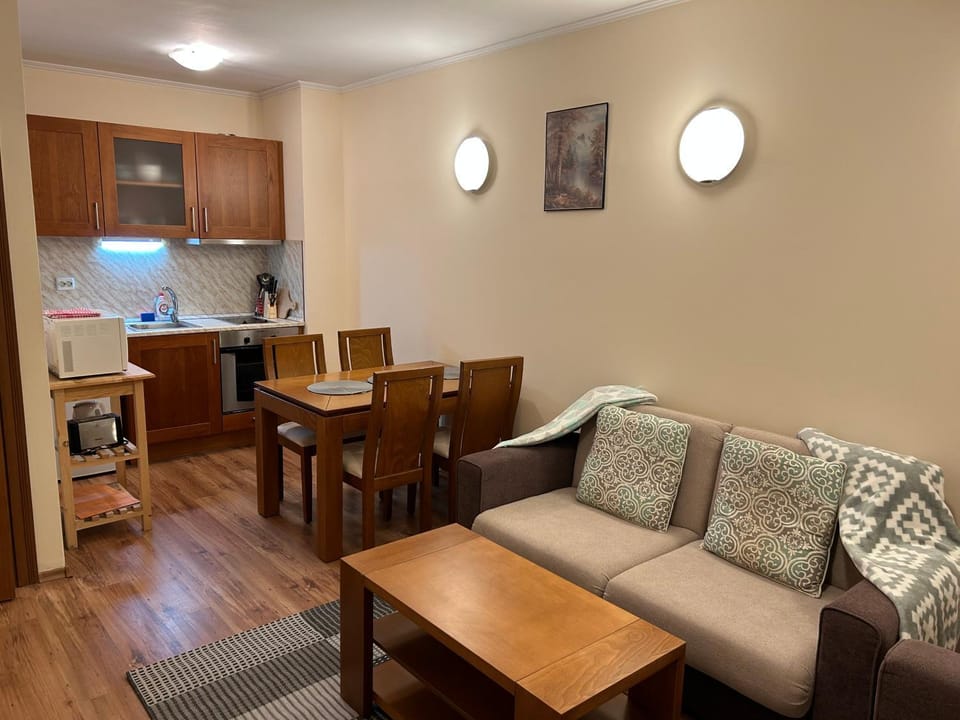 Kitchen or kitchenette, Living room, Seating area, Dining area, minibar, pet friendly, toaster