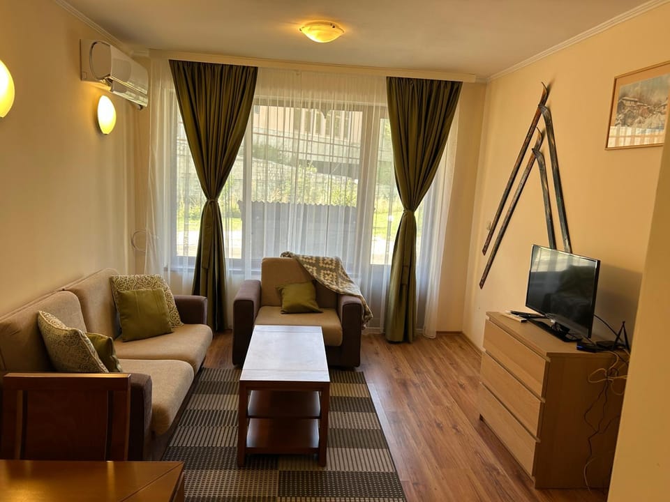 Communal lounge/ TV room, Living room