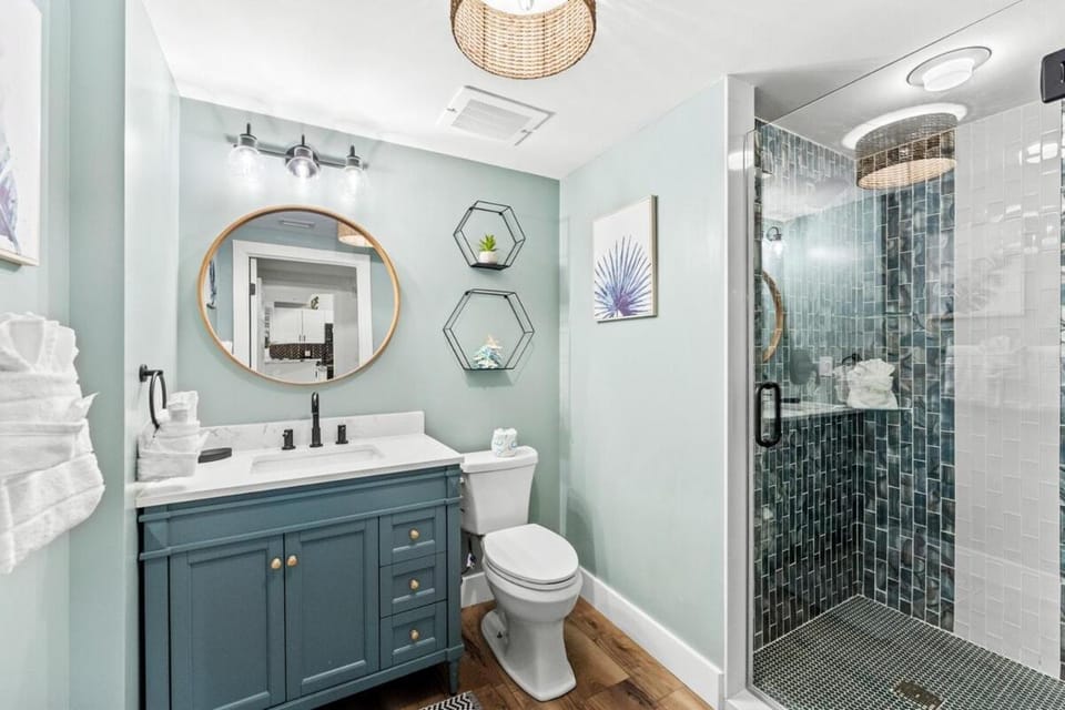 Shower, Toilet, Bathroom, towels