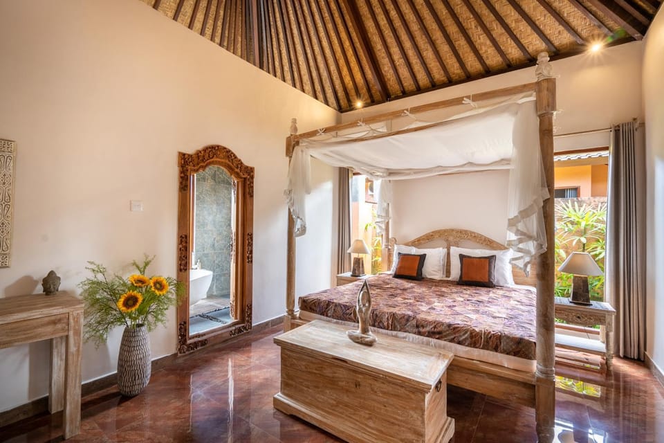 Photo of the whole room, Bedroom