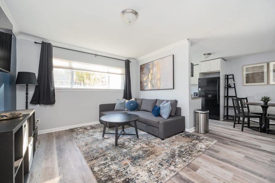 TV and multimedia, Living room, Seating area, Dining area, Evening entertainment