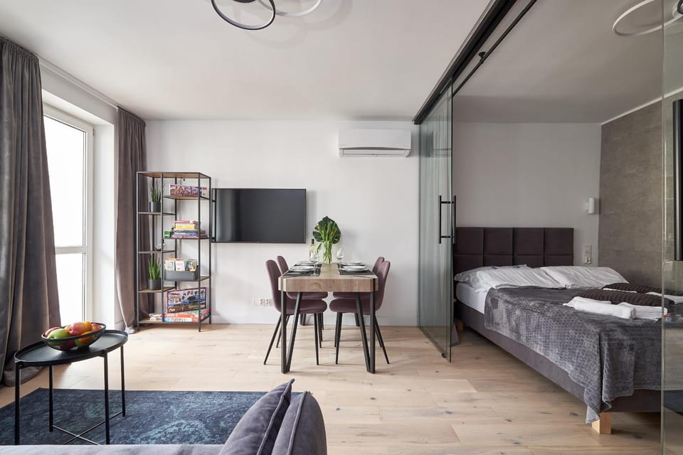 Bed, TV and multimedia, Living room, Dining area, Bedroom