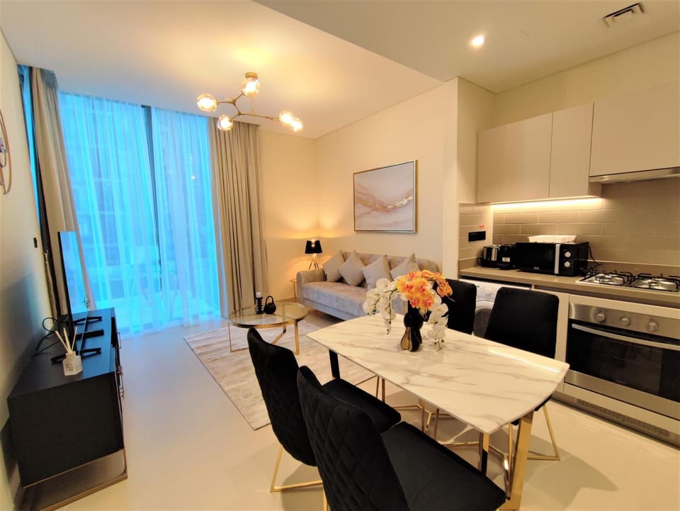 Kitchen or kitchenette, Living room, Photo of the whole room, Seating area, Dining area, minibar, pet friendly, stove