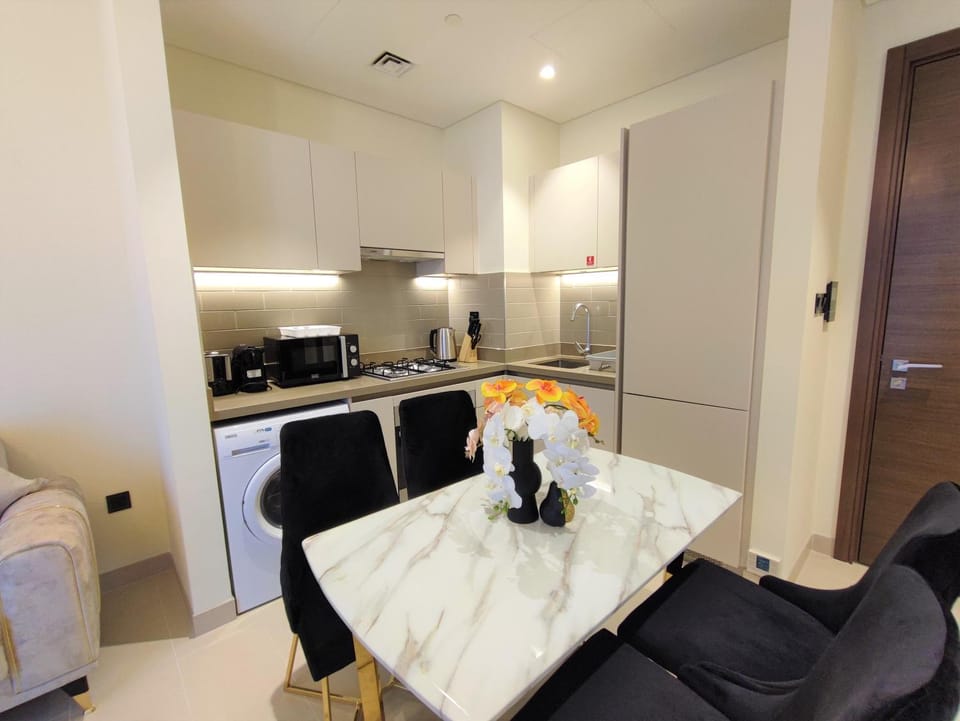 Kitchen or kitchenette, Living room, Seating area, minibar, pet friendly, stove, toaster