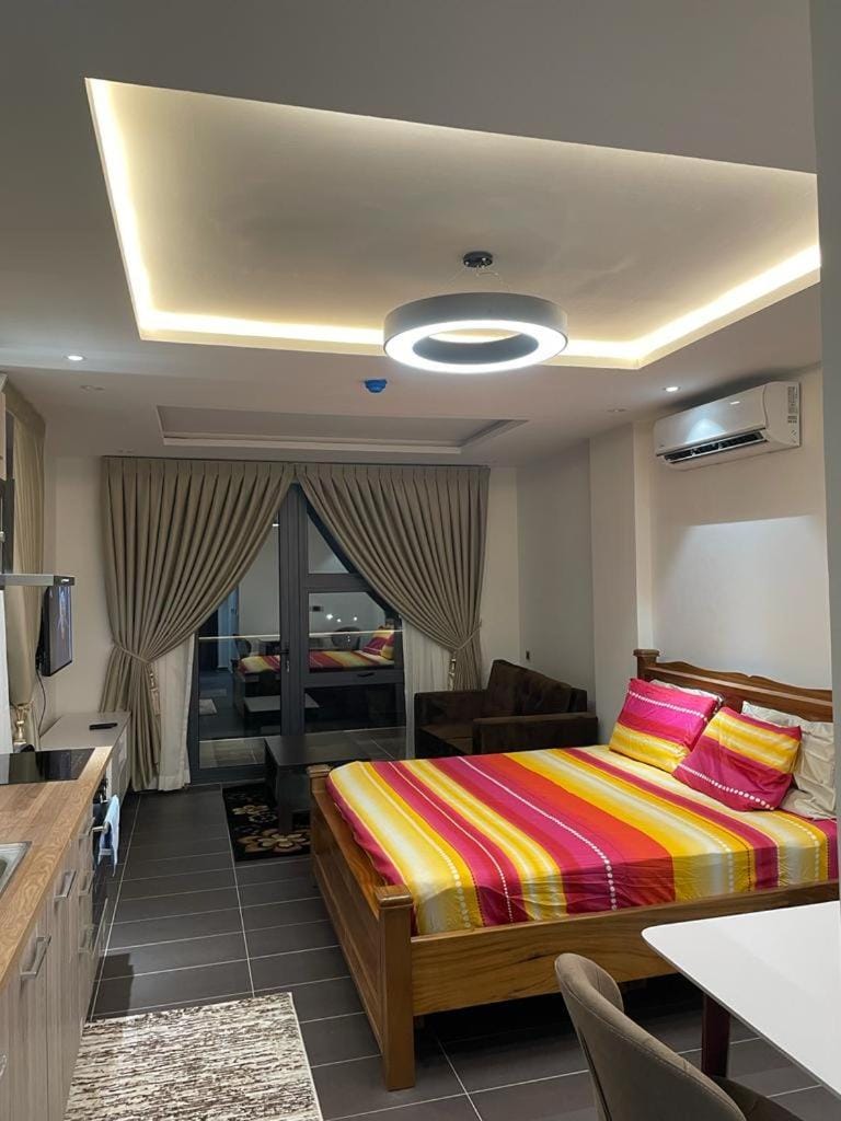 Bed, TV and multimedia, Living room, Photo of the whole room, Seating area, Bedroom, hair dresser, air conditioner