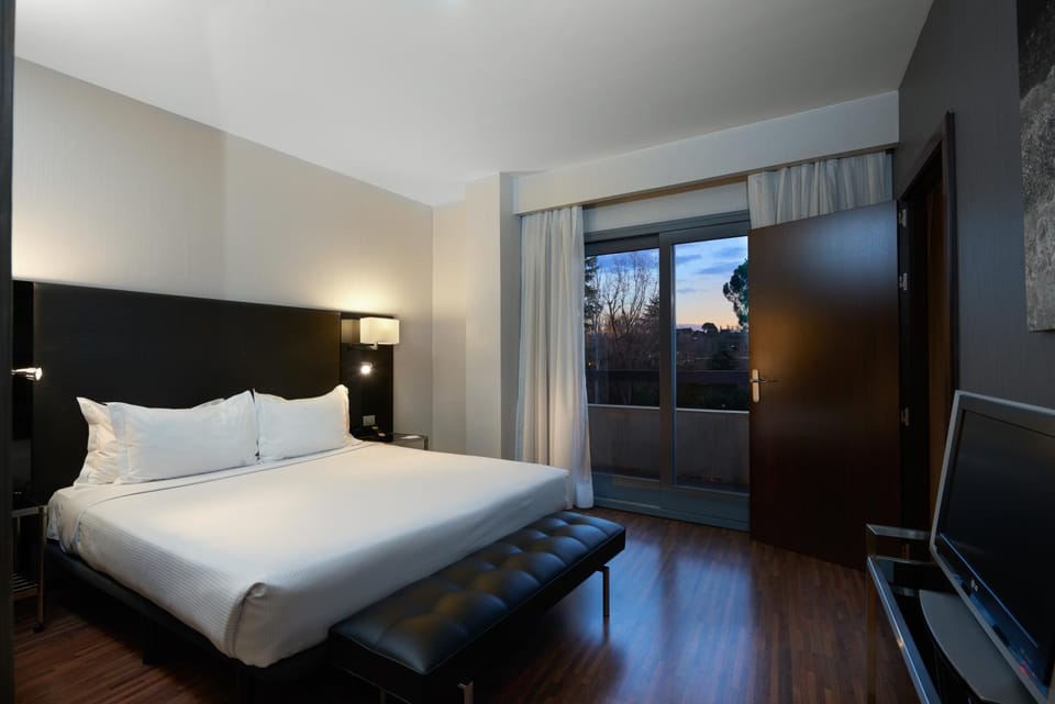 Bed, Photo of the whole room, Decorative detail, Bedroom