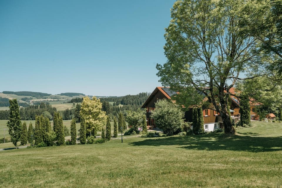 Property building, Natural landscape, Garden, Garden view, Mountain view
