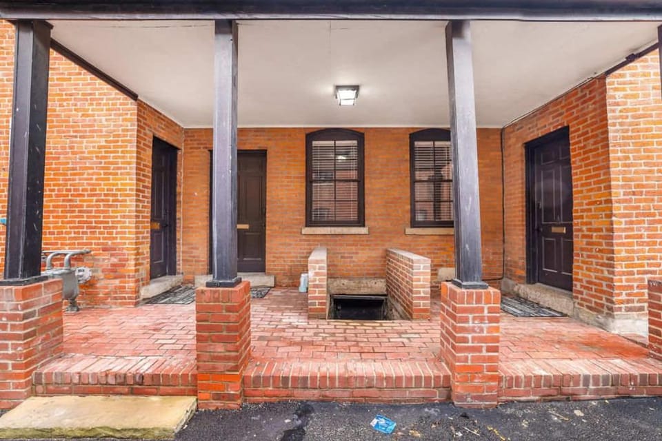 Housepitality - The Brandenburg Suite - Efficiency Apartment in German Village