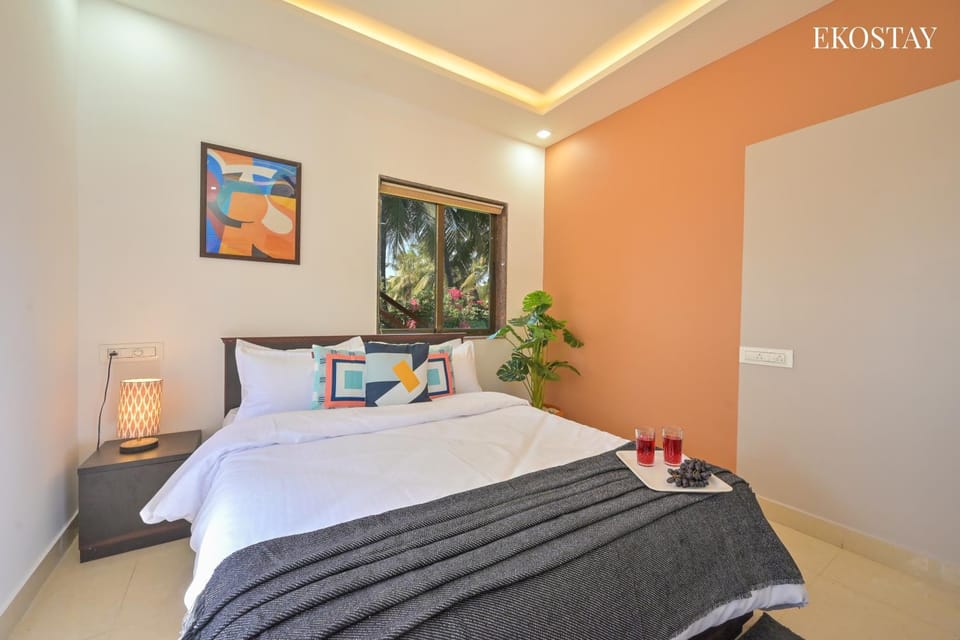 Bed, Photo of the whole room, Bedroom