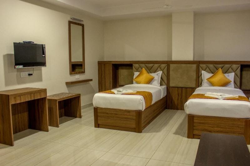 Bed, TV and multimedia, towels