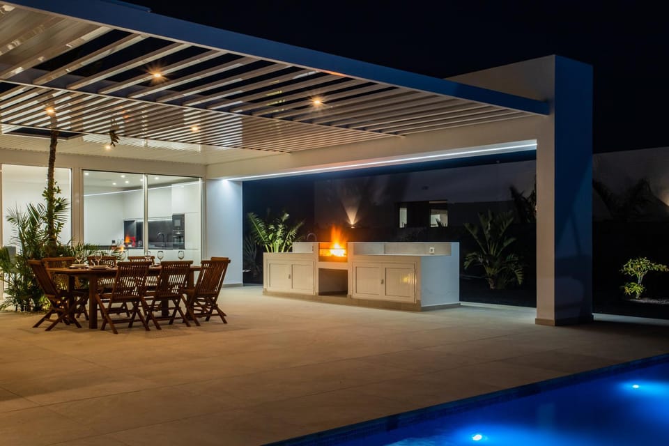 Night, Dining area