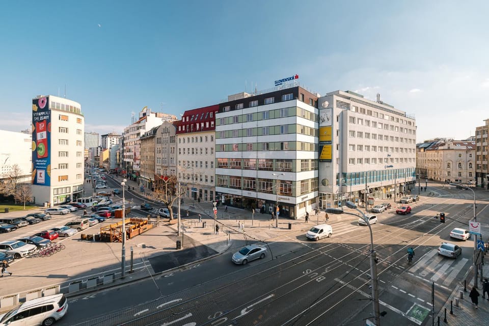 Property building, Street view, Location