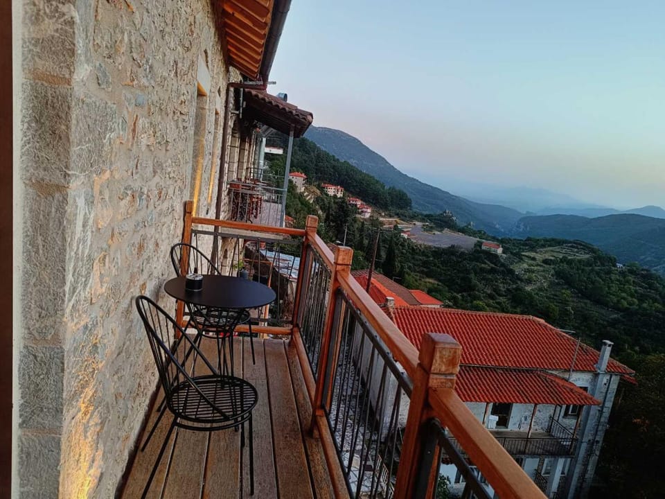 View (from property/room), Balcony/Terrace, Mountain view