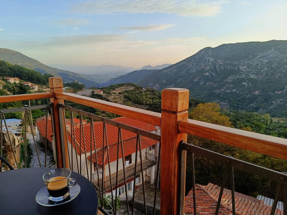 Coffee/tea facilities, View (from property/room), Balcony/Terrace, Mountain view