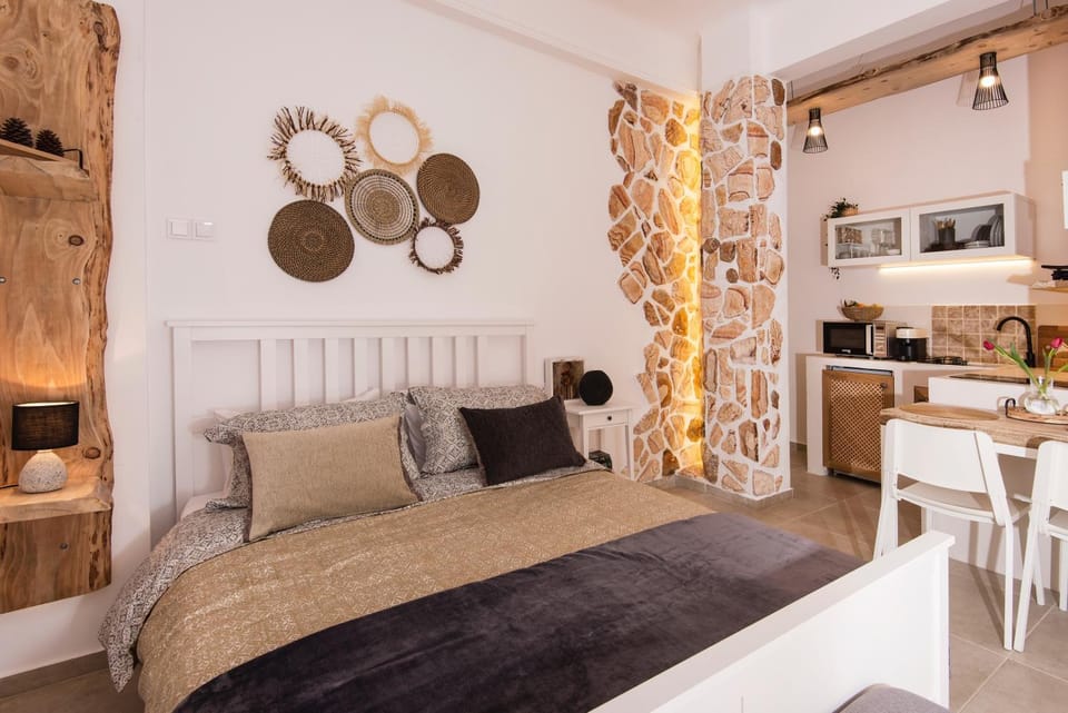 Photo of the whole room, Dining area, Bedroom