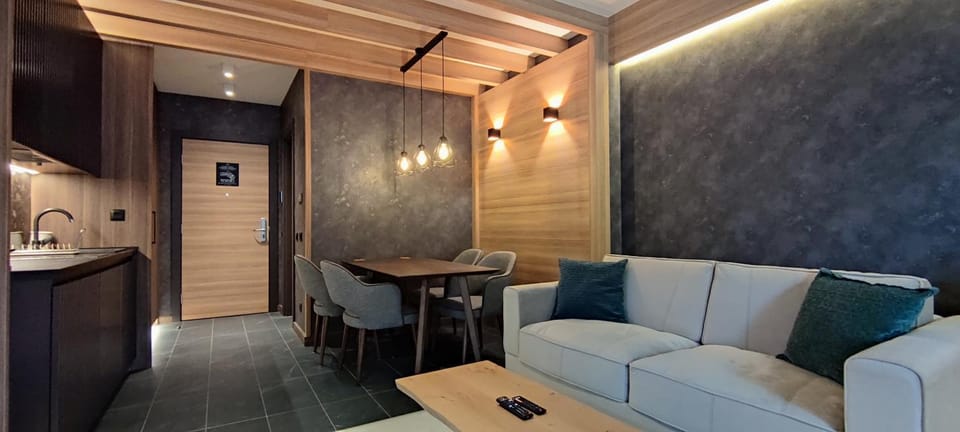 Kitchen or kitchenette, Seating area, Dining area