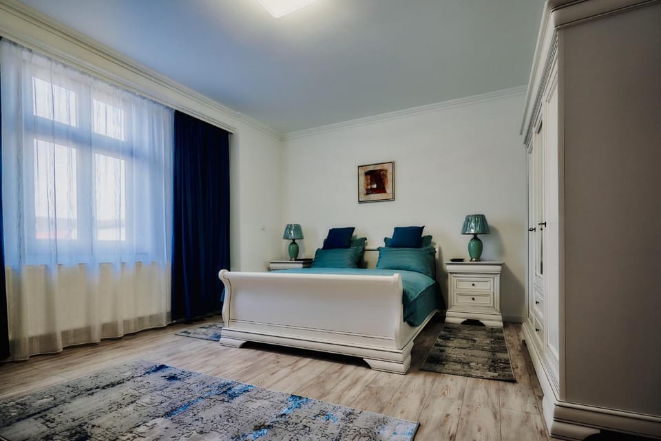 Seating area, Bedroom